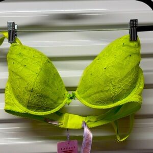Savage x fenty green lace bra